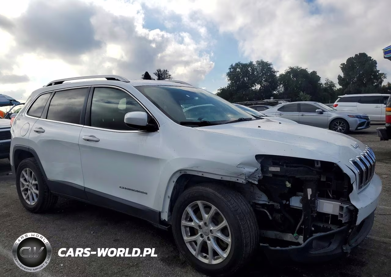 2016 Jeep Cherokee Latitude VIN:1C4PJLCB2GW168059 - 4