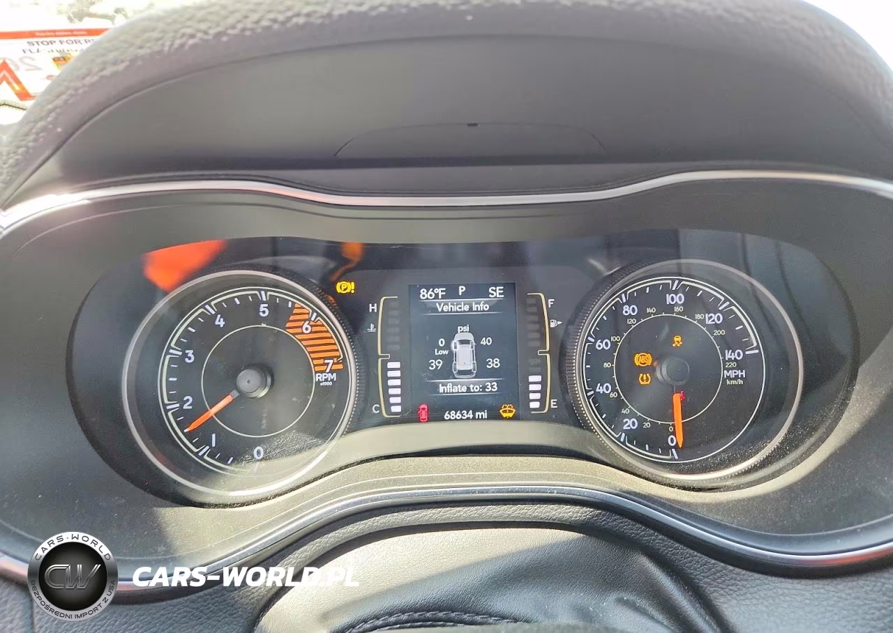 2019 Jeep Cherokee Latitude Plus VIN:1C4PJMLN5KD443203 - 9