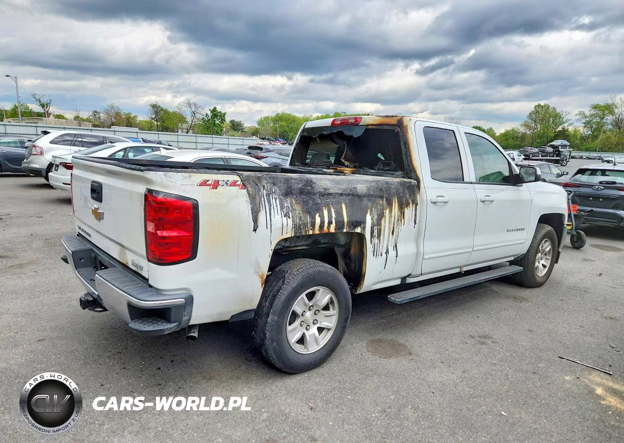 2018 Chevrolet Silverado K1500 Lt VIN:1GCVKREC3JZ181258 - 3