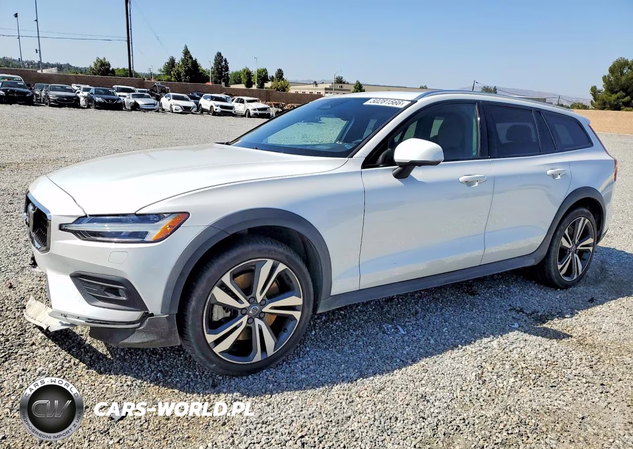 2023 Volvo V60 Cross Country Plus