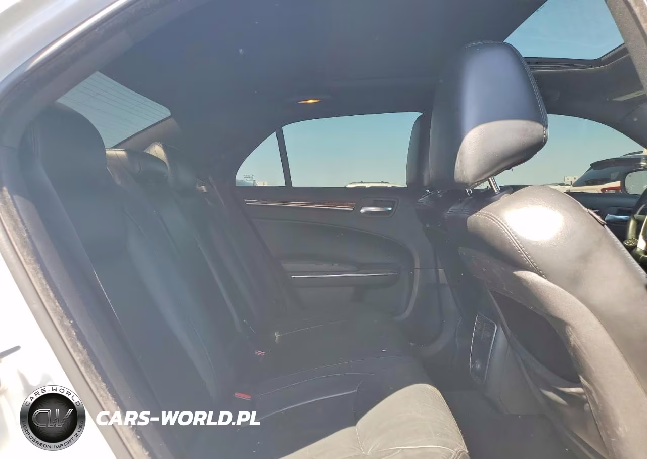 2014 Chrysler 300 VIN:2C3CCAAG3EH382618 - 10