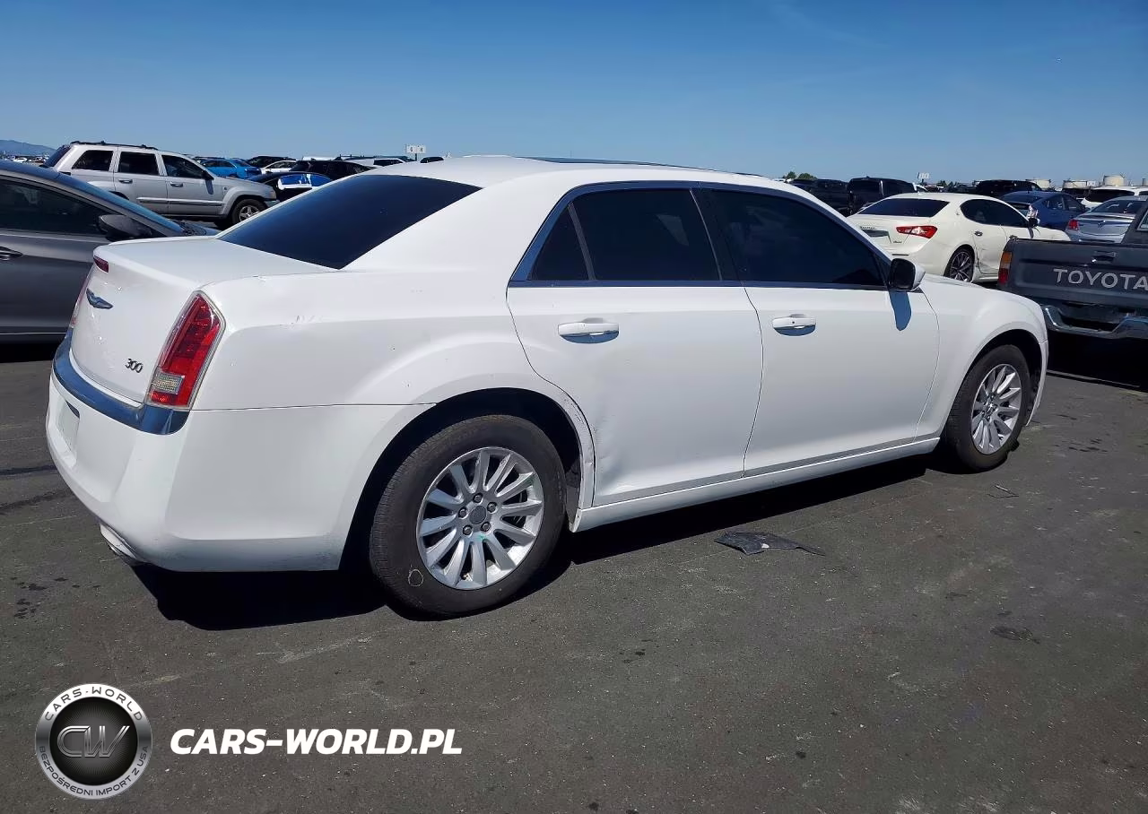 2014 Chrysler 300 VIN:2C3CCAAG3EH382618 - 3