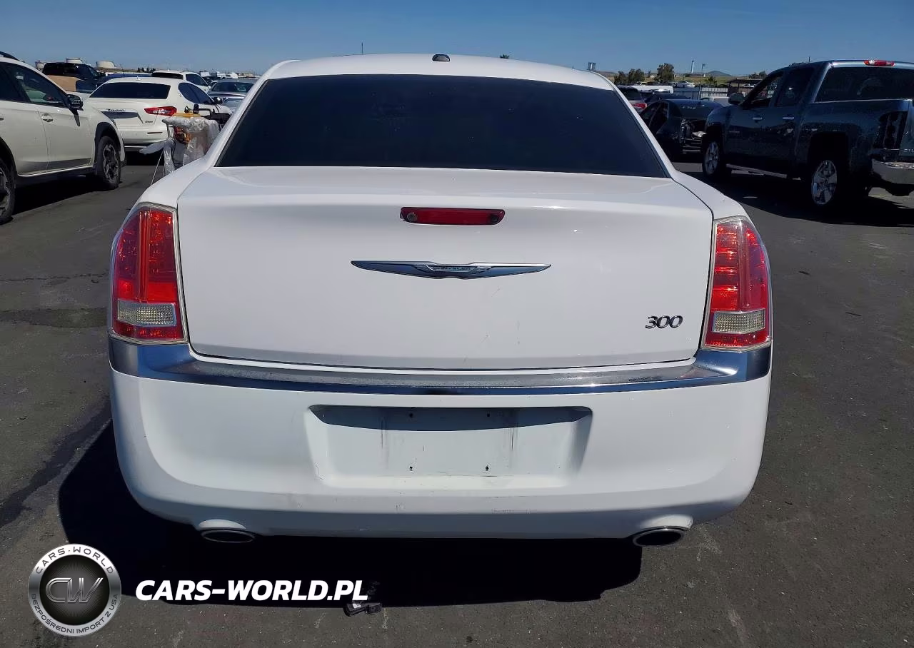 2014 Chrysler 300 VIN:2C3CCAAG3EH382618 - 6