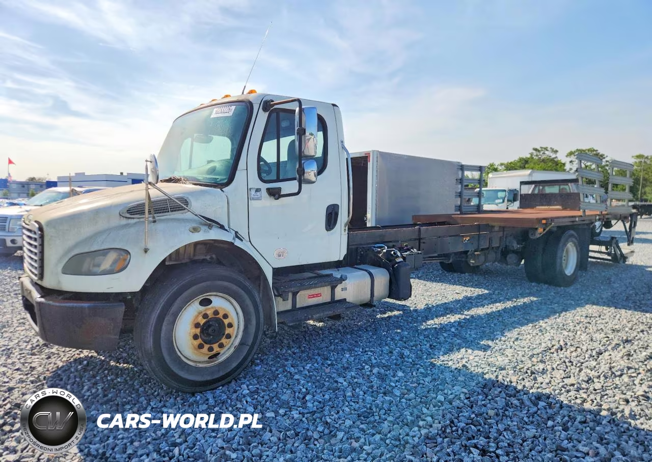 2015 Freightliner M2 106 Med - Semi Truck
