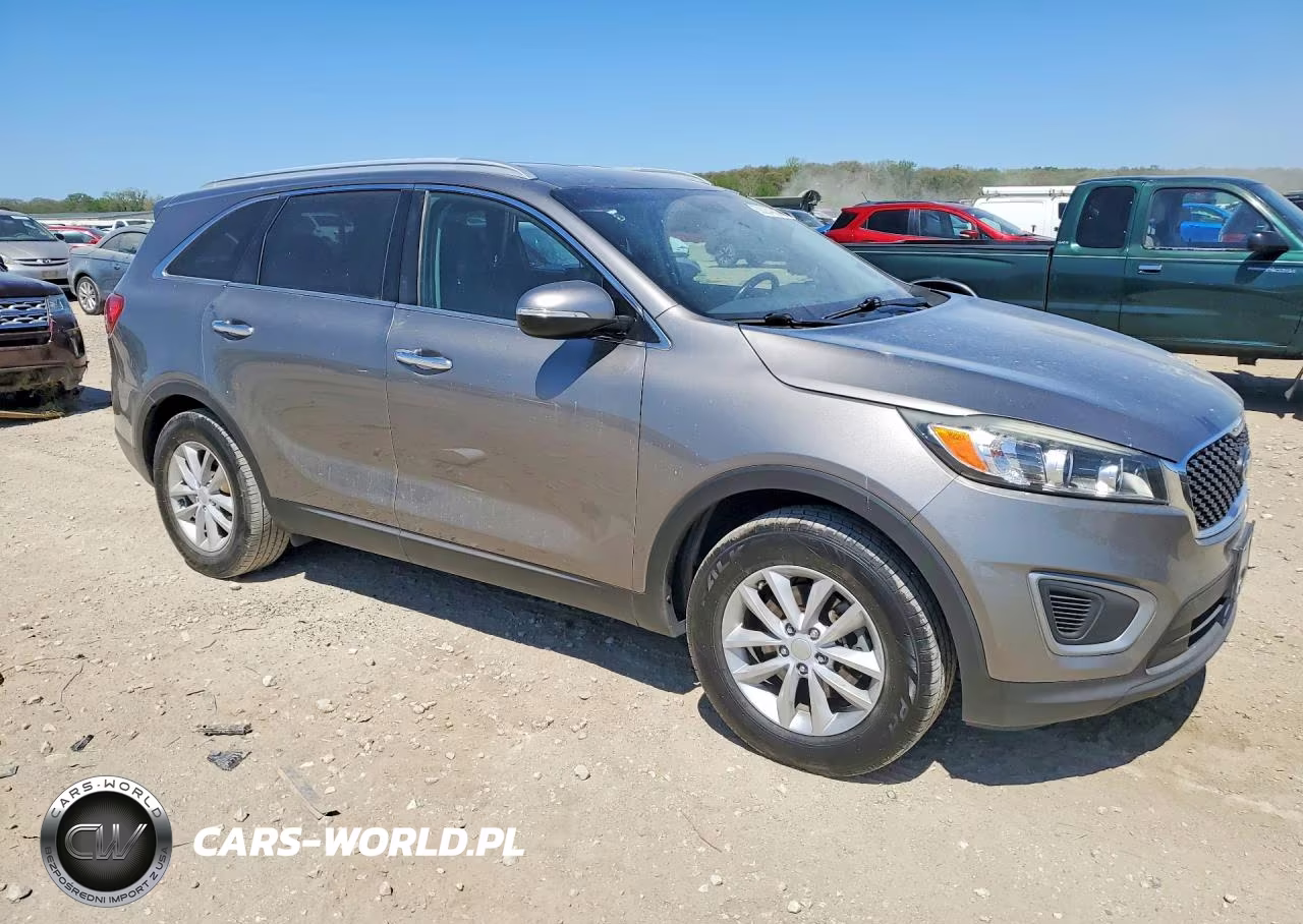 2017 Kia Sorento Lx VIN:5XYPG4A38HG215612 - 4