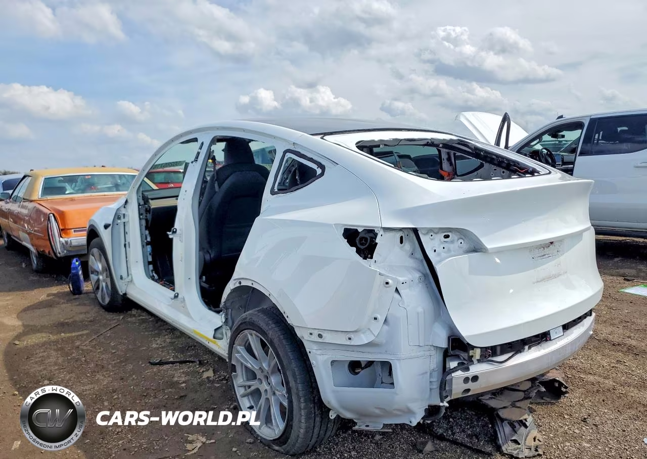 2023 Tesla Model Y VIN:7SAYGDEE0PA138949 - 2