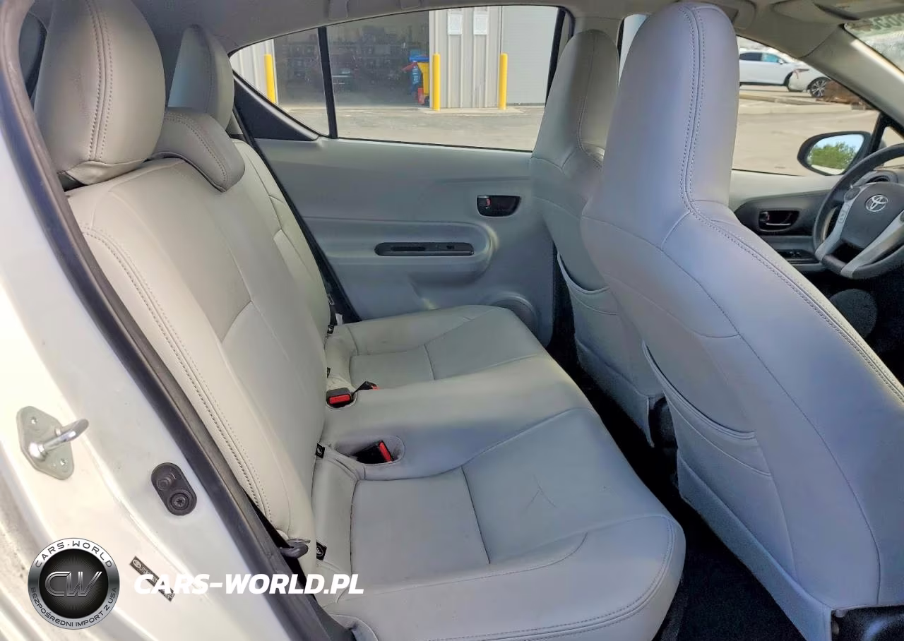 2014 Toyota Prius C One VIN:JTDKDTB31E1562223 - 10