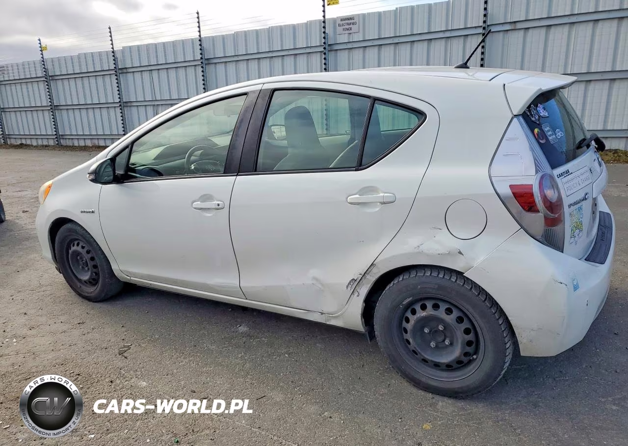 2014 Toyota Prius C One VIN:JTDKDTB31E1562223 - 2