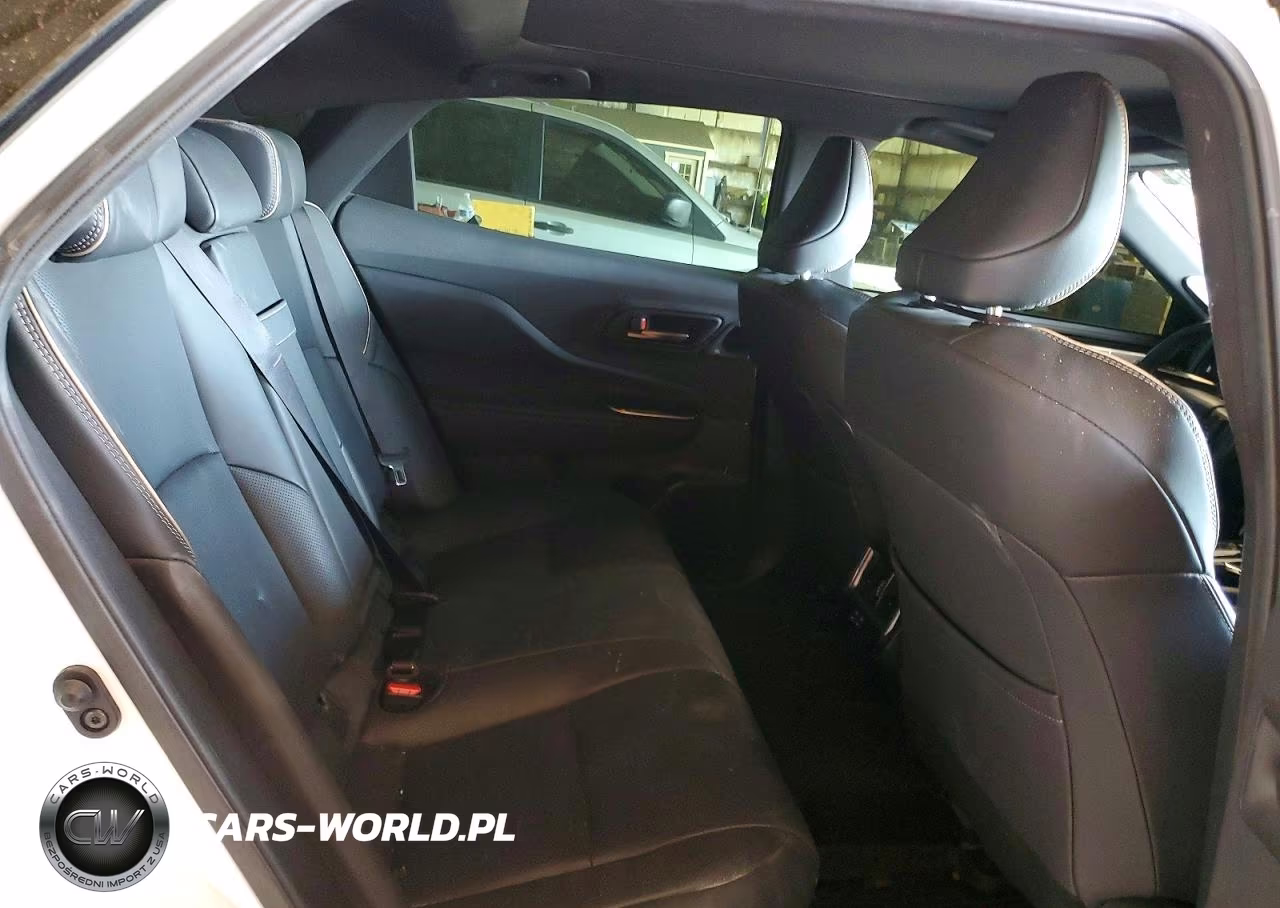 2024 Toyota Crown Platinum VIN:JTDAFAAF3R3009637 - 10