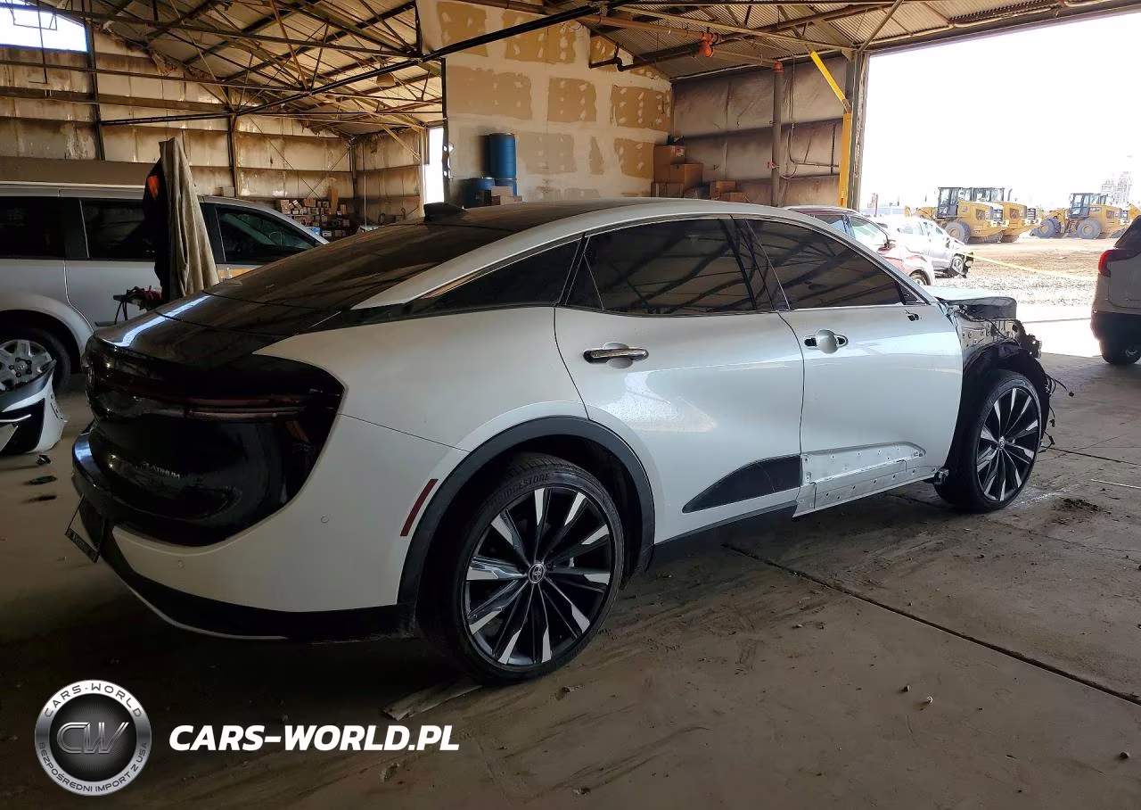 2024 Toyota Crown Platinum VIN:JTDAFAAF3R3009637 - 3