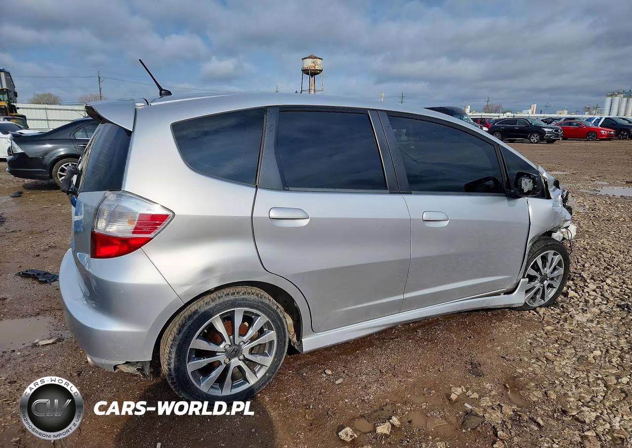 2012 Honda Fit Sport VIN:JHMGE8H53CS005635 - 3