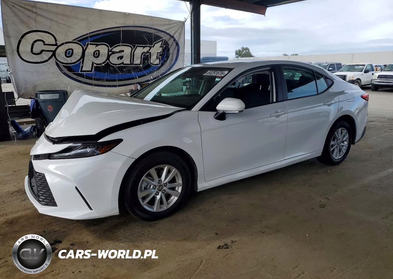 2025 Toyota Camry Le – zdjęcie 1 z 12