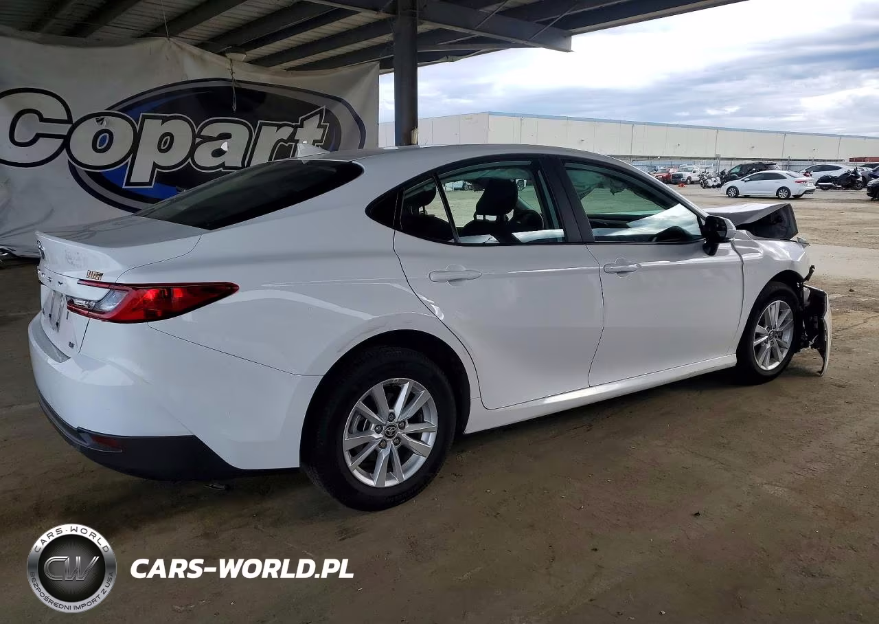 2025 Toyota Camry Le VIN:4T1DAACK0SU624826 - 3