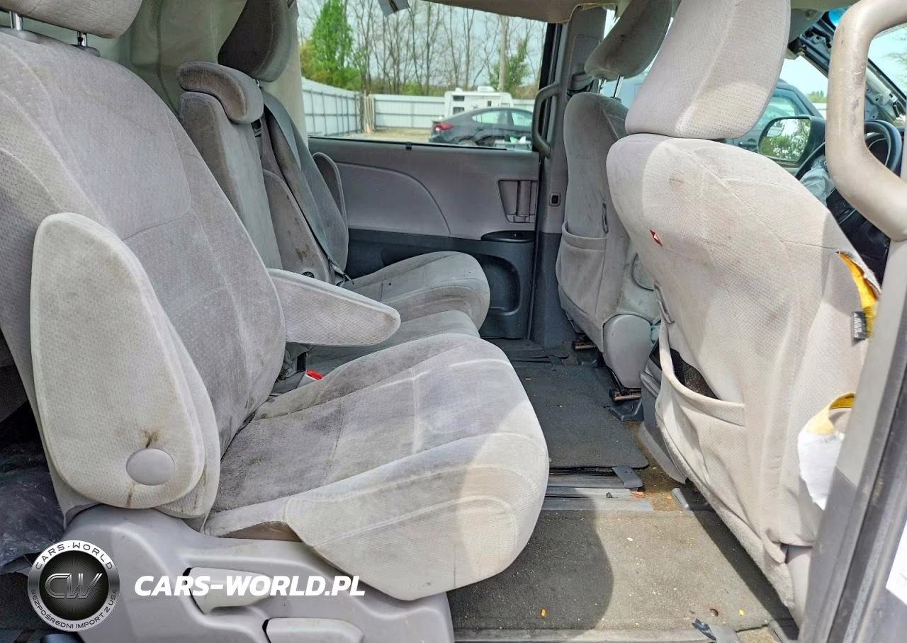 2015 Toyota Sienna Le VIN:5TDKK3DC2FS550976 - 11