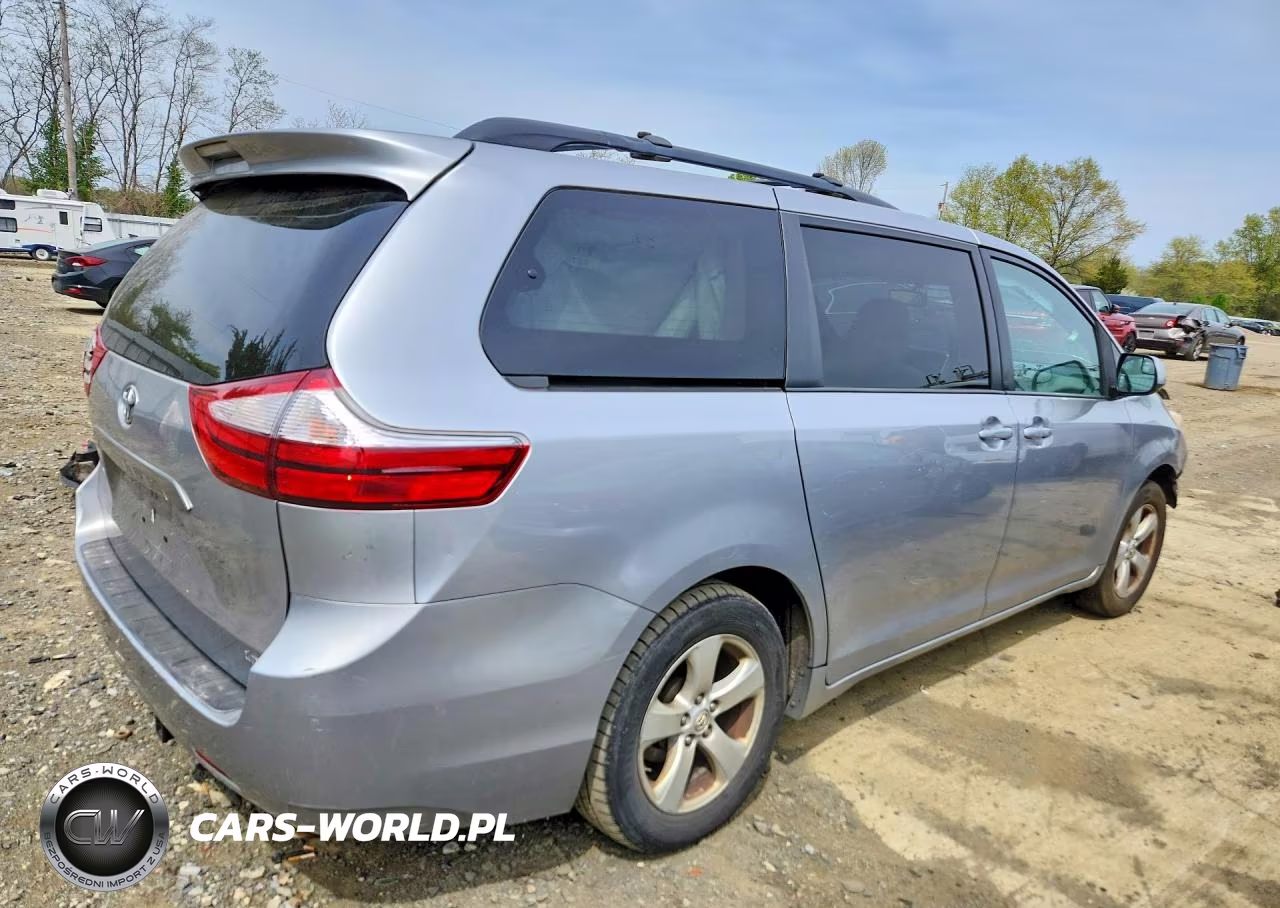 2015 Toyota Sienna Le VIN:5TDKK3DC2FS550976 - 3