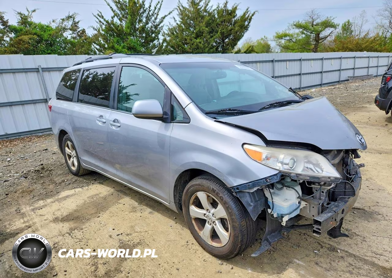 2015 Toyota Sienna Le VIN:5TDKK3DC2FS550976 - 4