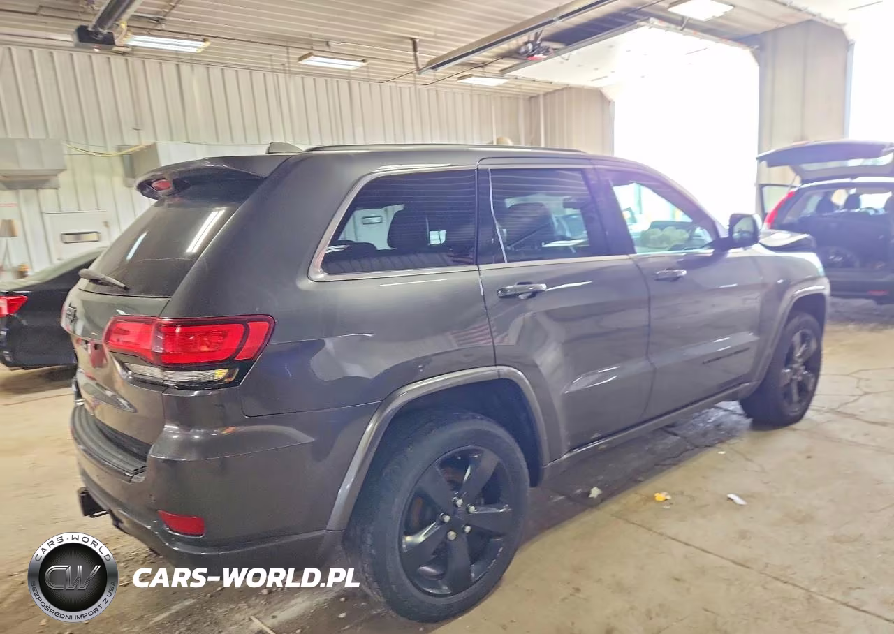 2015 Jeep Grand Cherokee Laredo VIN:1C4RJFAG3FC940738 - 3