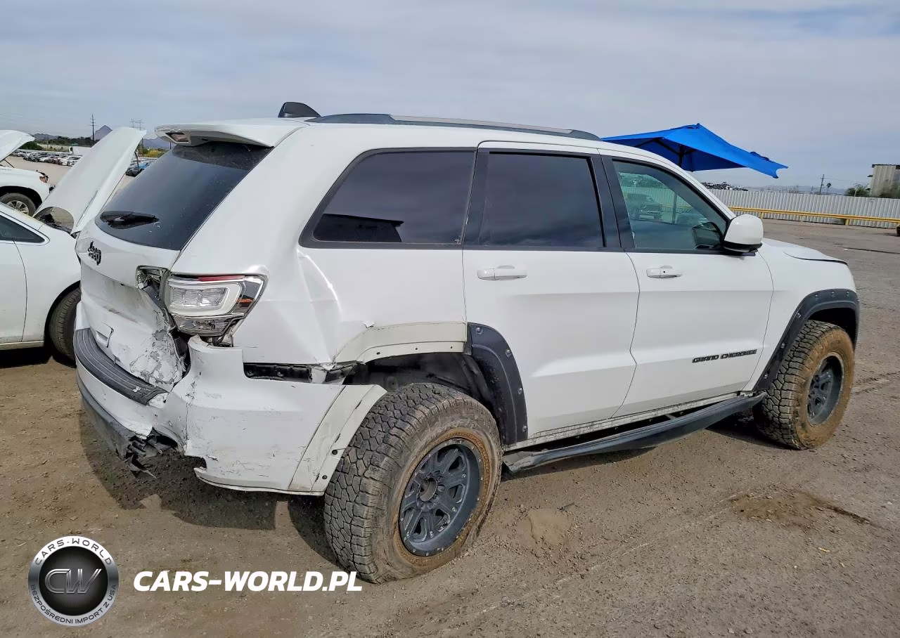 2017 Jeep Grand Cherokee Laredo VIN:1C4RJEAG7HC618763 - 3