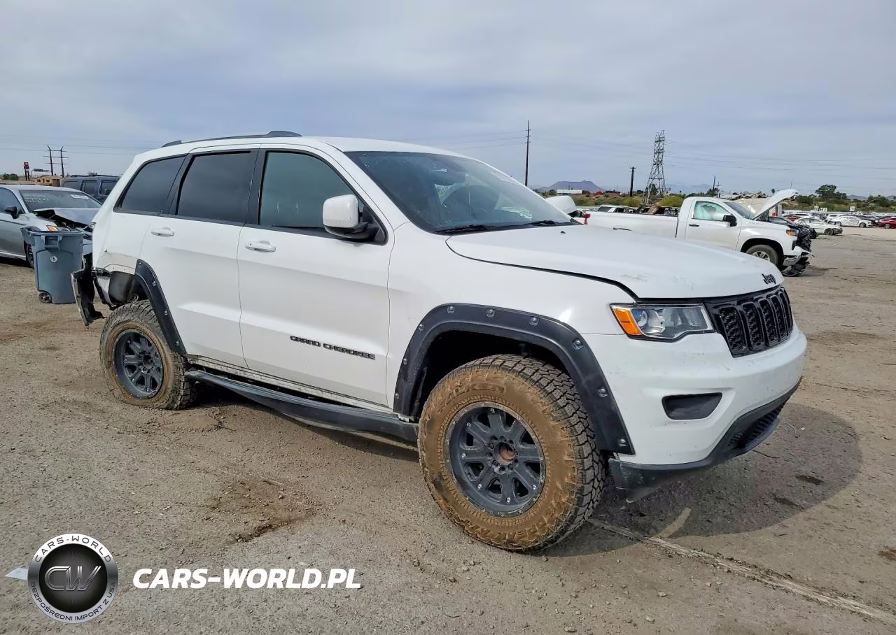 2017 Jeep Grand Cherokee Laredo VIN:1C4RJEAG7HC618763 - 4