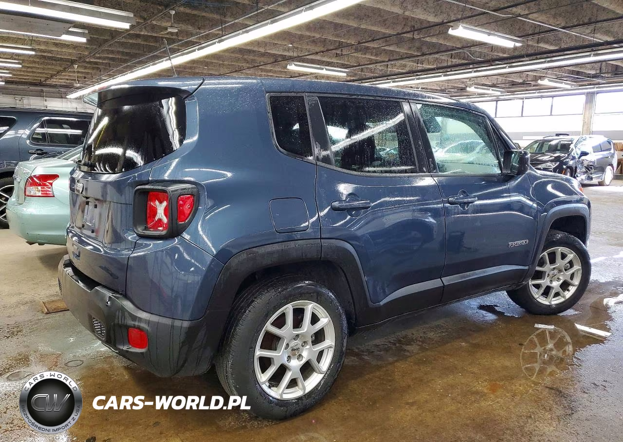 2023 Jeep Renegade Latitude VIN:ZACNJDB12PPP33846 - 3