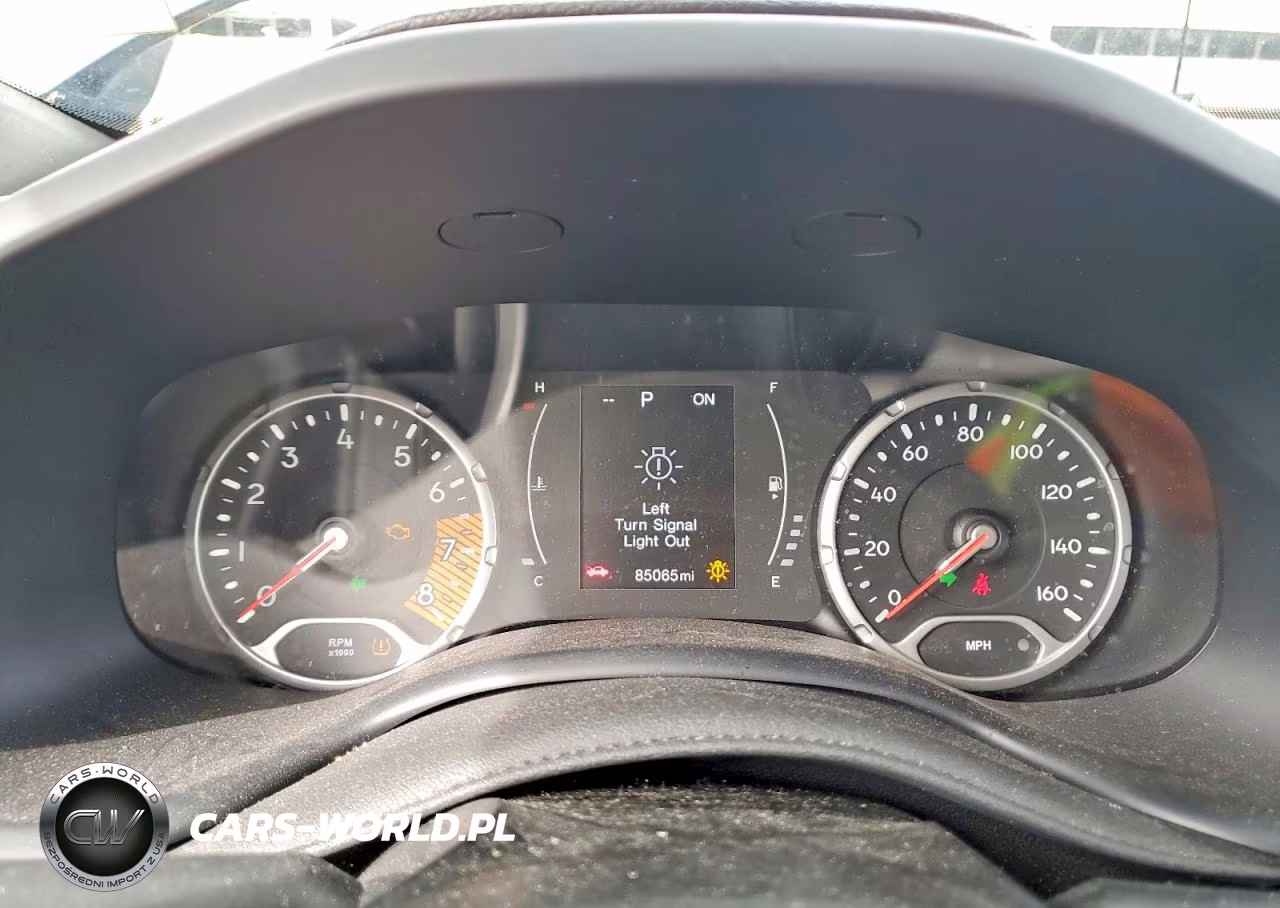 2023 Jeep Renegade Latitude VIN:ZACNJDB12PPP33846 - 9