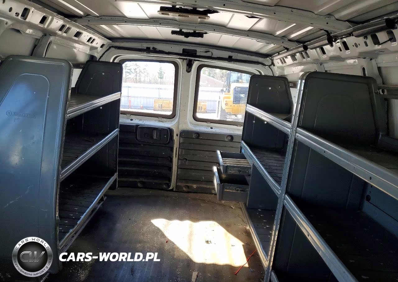 2021 Chevrolet Express G2500 VIN:1GCWGAF73M1178436 - 10