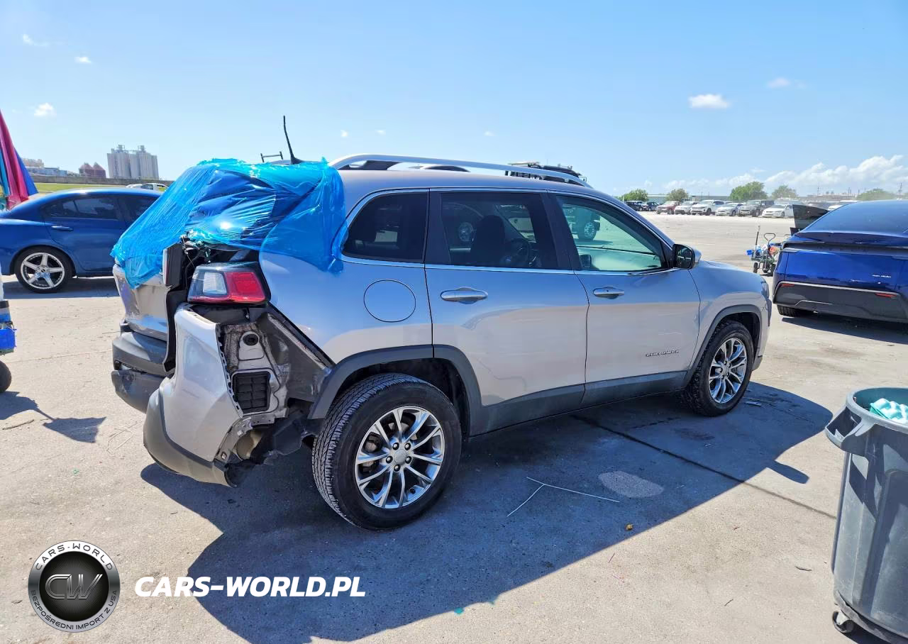 2019 Jeep Cherokee Latitude Plus VIN:1C4PJLLB3KD220187 - 3