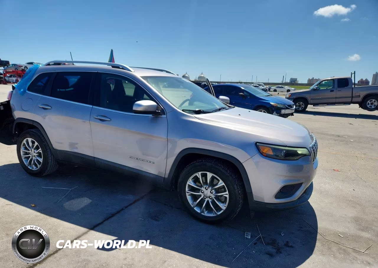 2019 Jeep Cherokee Latitude Plus VIN:1C4PJLLB3KD220187 - 4