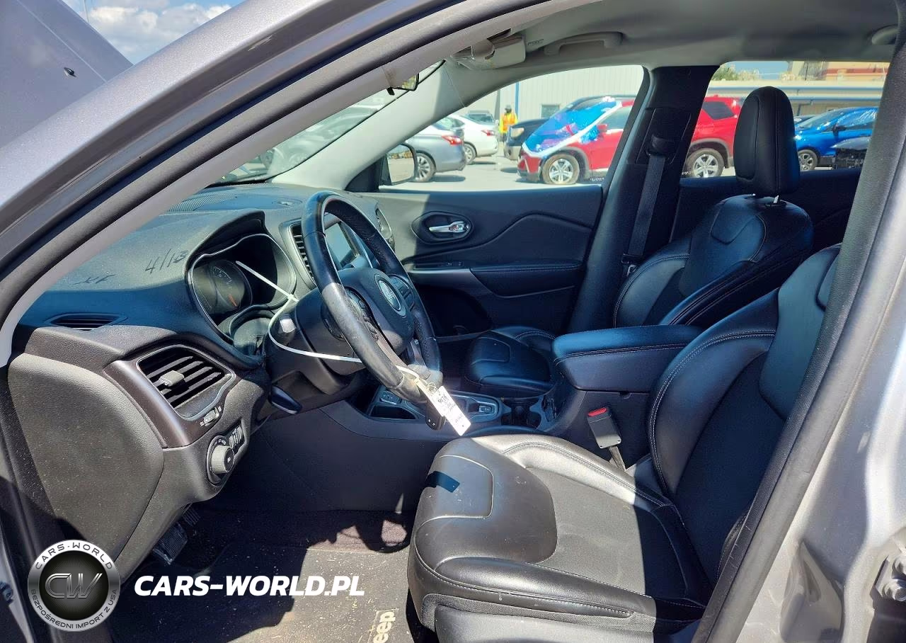 2019 Jeep Cherokee Latitude Plus VIN:1C4PJLLB3KD220187 - 7