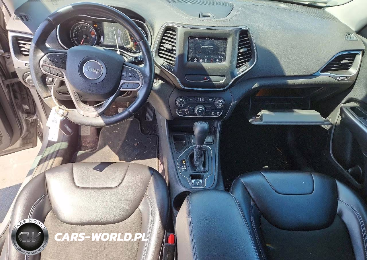 2019 Jeep Cherokee Latitude Plus VIN:1C4PJLLB3KD220187 - 8