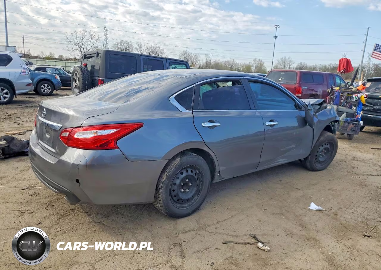 2017 Nissan Altima 2.5 S VIN:1N4AL3AP3HC114194 - 3