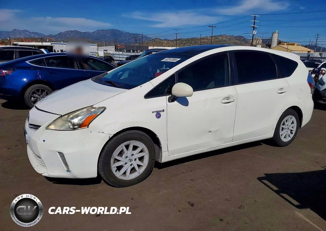 2014 Toyota Prius V Three – zdjęcie 1 z 12