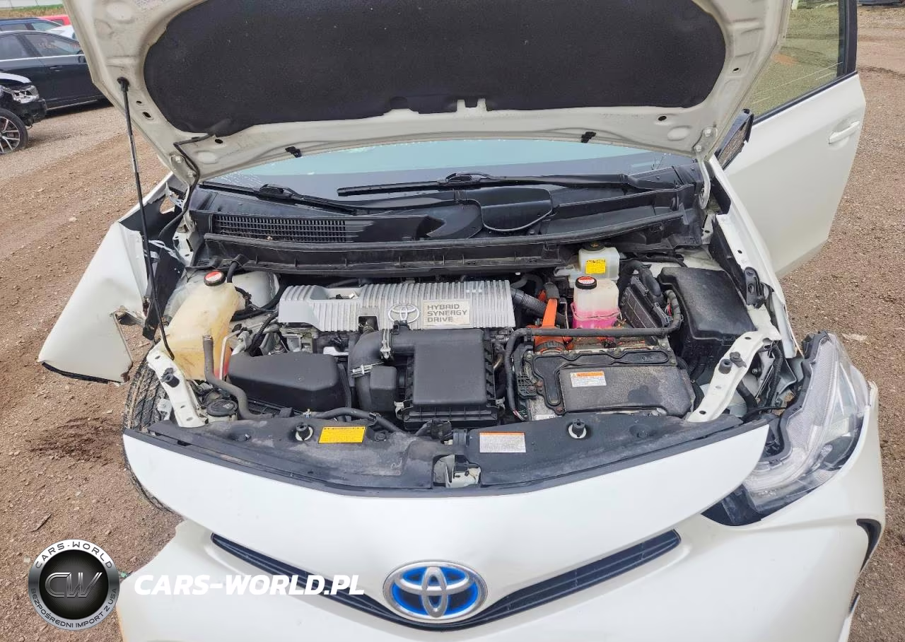 2015 Toyota Prius V Two VIN:JTDZN3EUXFJ031751 - 11