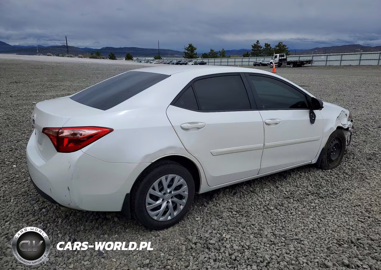 2017 Toyota Corolla Le VIN:5YFBURHE3HP612972 - 3