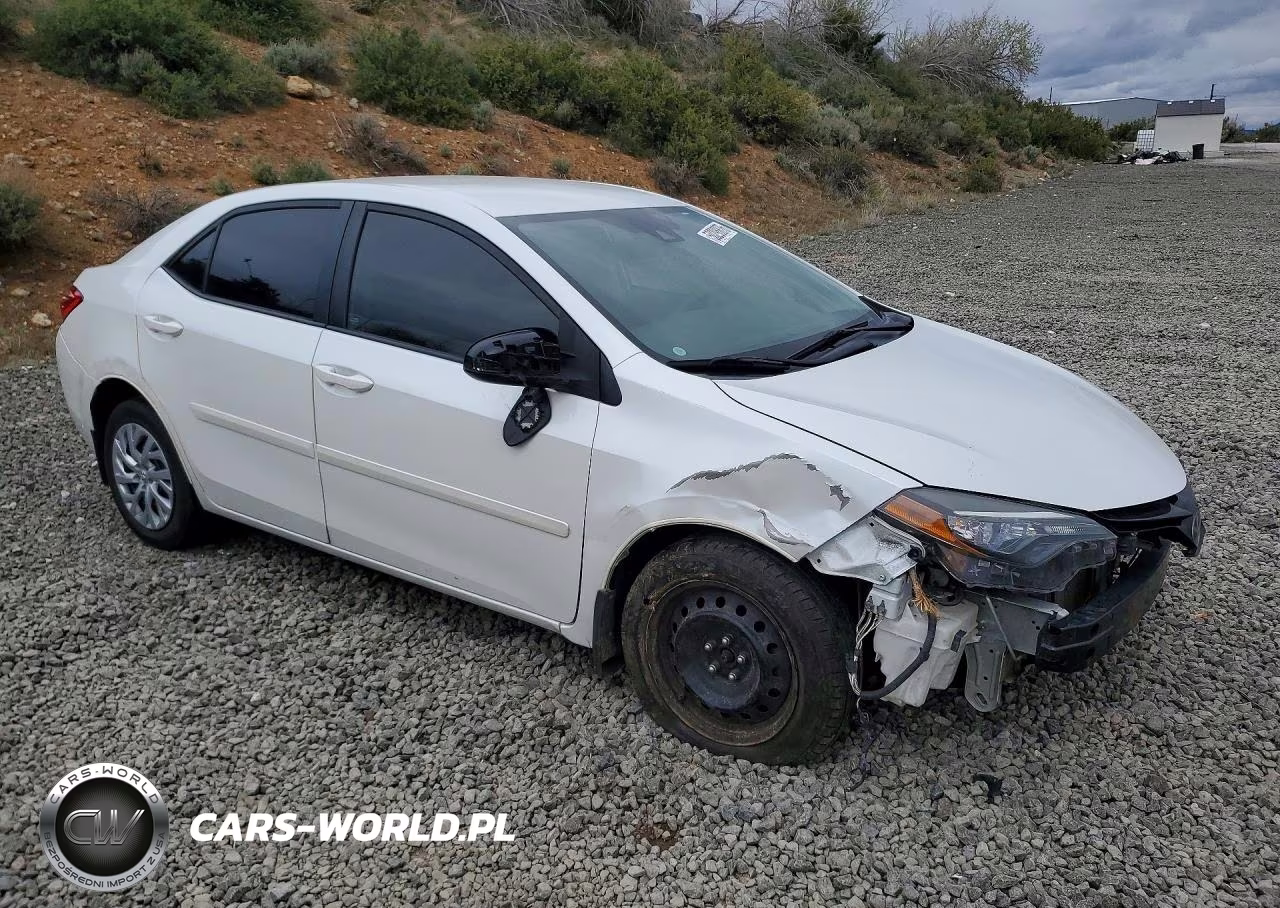 2017 Toyota Corolla Le VIN:5YFBURHE3HP612972 - 4