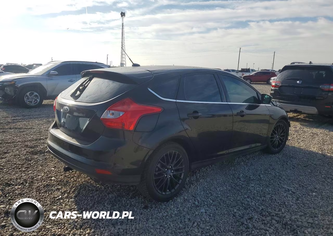2012 Ford Focus Titanium VIN:1FAHP3N21CL262600 - 3