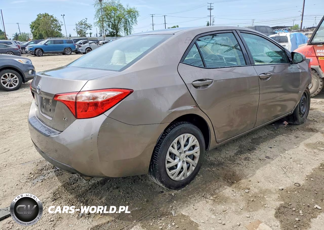2018 Toyota Corolla Le VIN:5YFBURHEXJP842434 - 3
