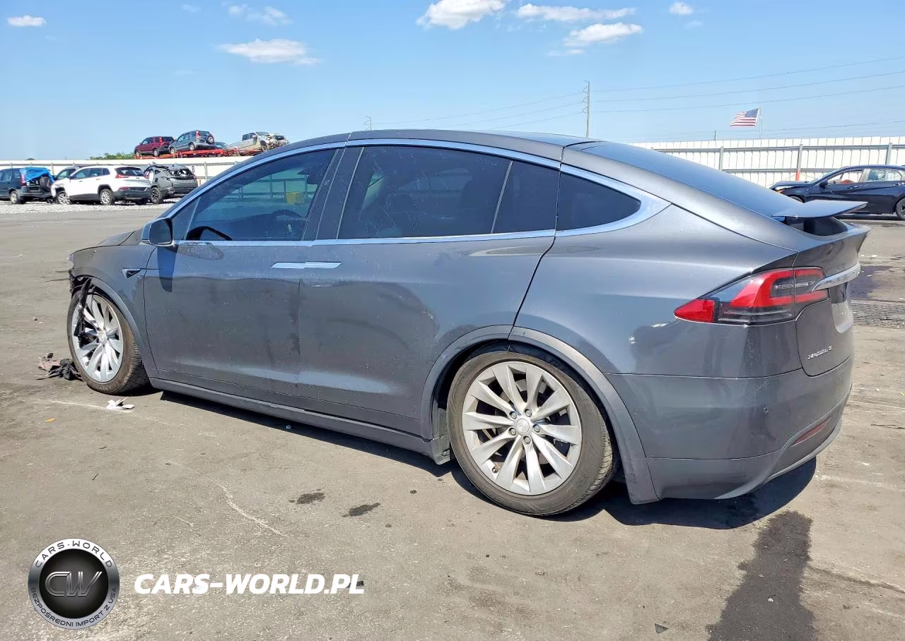 2018 Tesla Model X VIN:5YJXCDE21JF114986 - 2