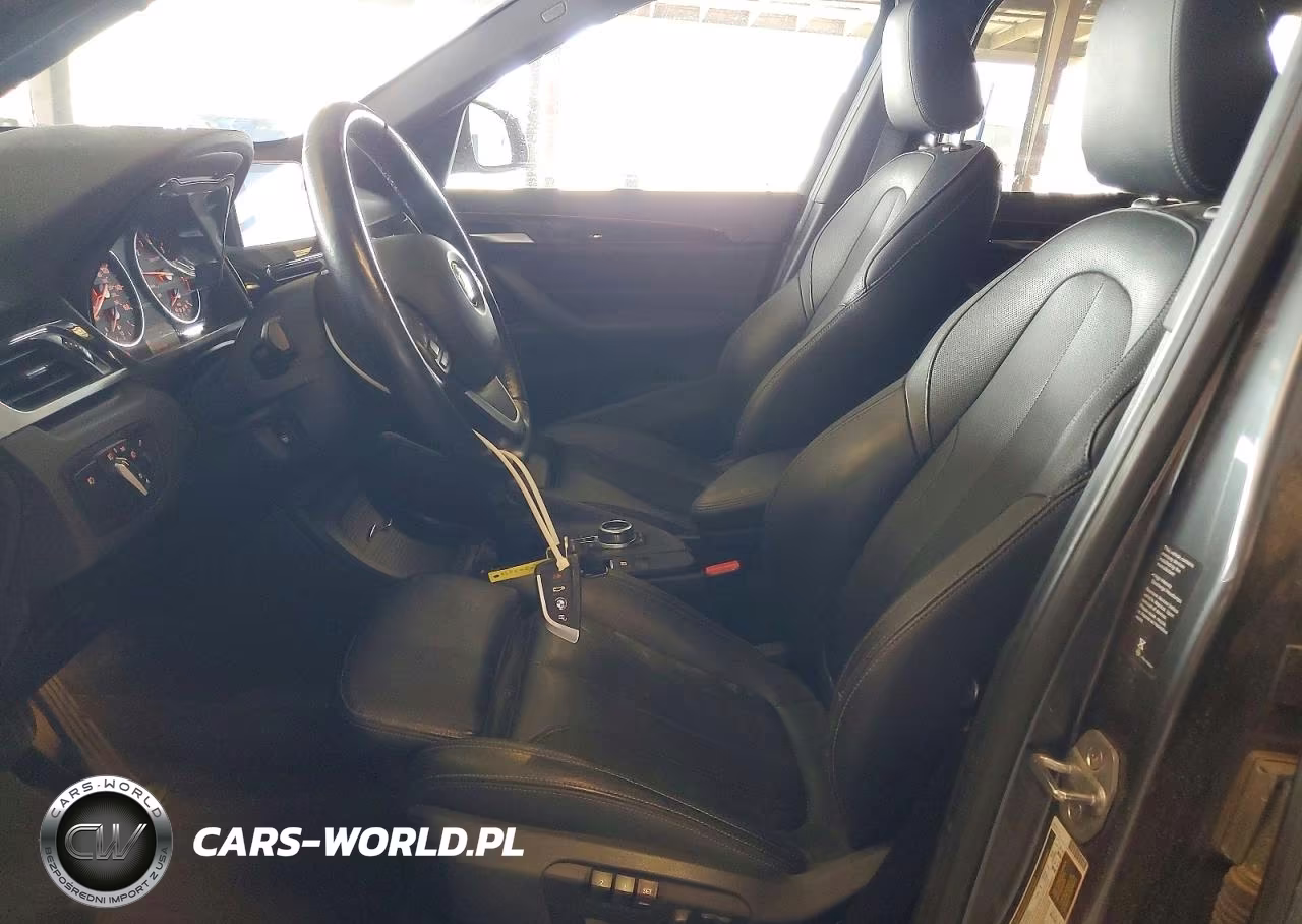 2018 BMW X1 xDrive28I VIN:WBXHT3C30J5K31053 - 7