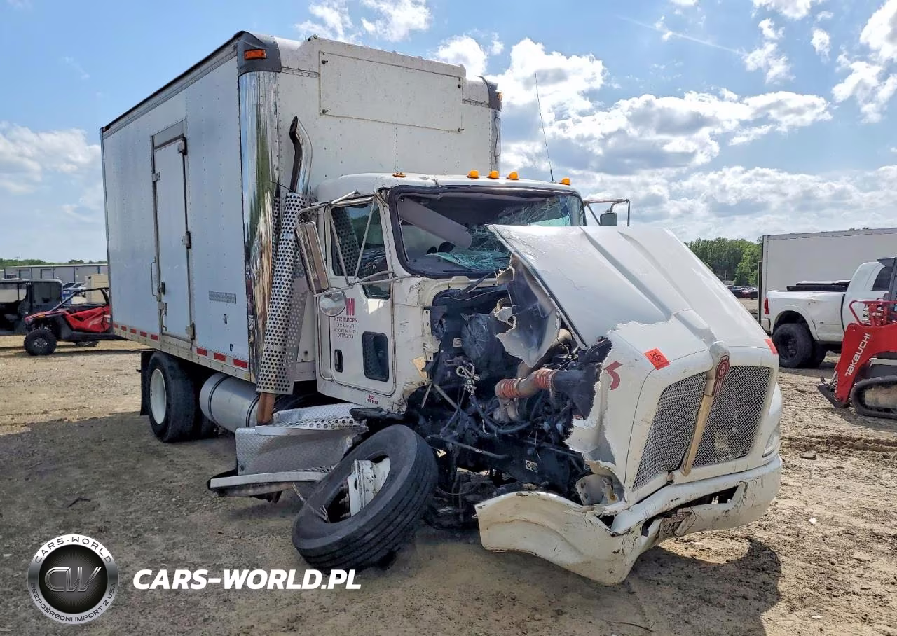 2017 Kenworth T270 Box Truck