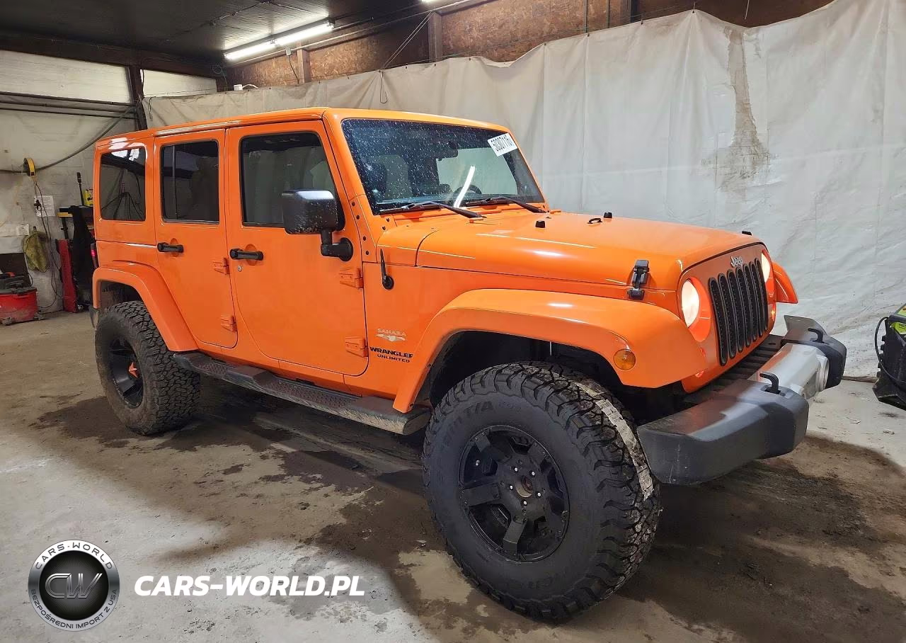 2012 Jeep Wrangler Unlimited Sahara VIN:1C4BJWEG7CL132089 - 4