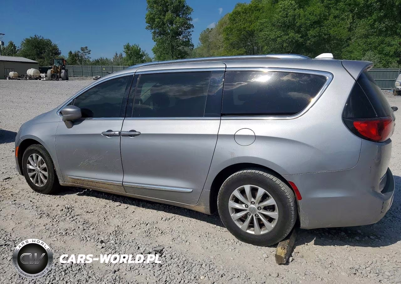 2018 Chrysler Pacifica Touring L VIN:2C4RC1BG9JR269457 - 2