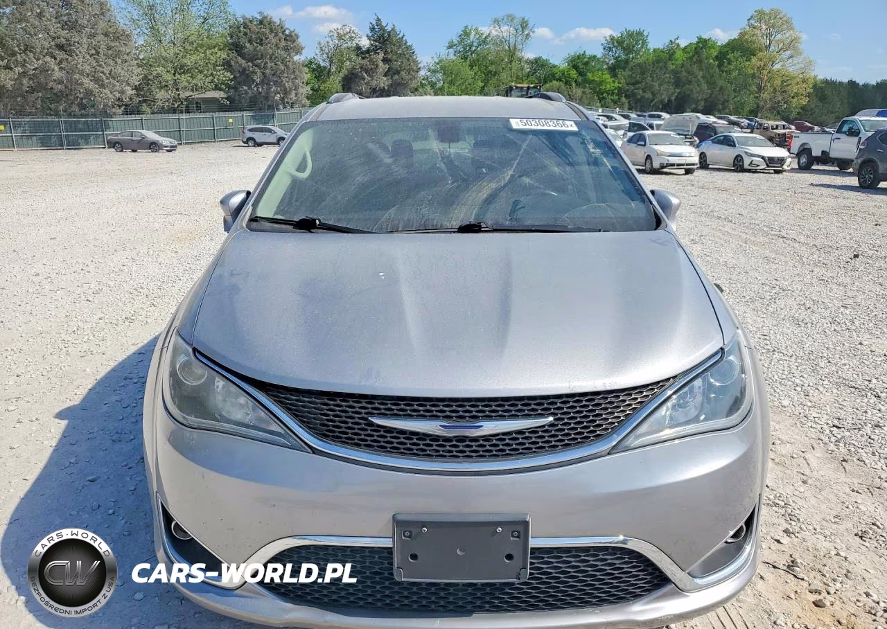 2018 Chrysler Pacifica Touring L VIN:2C4RC1BG9JR269457 - 5