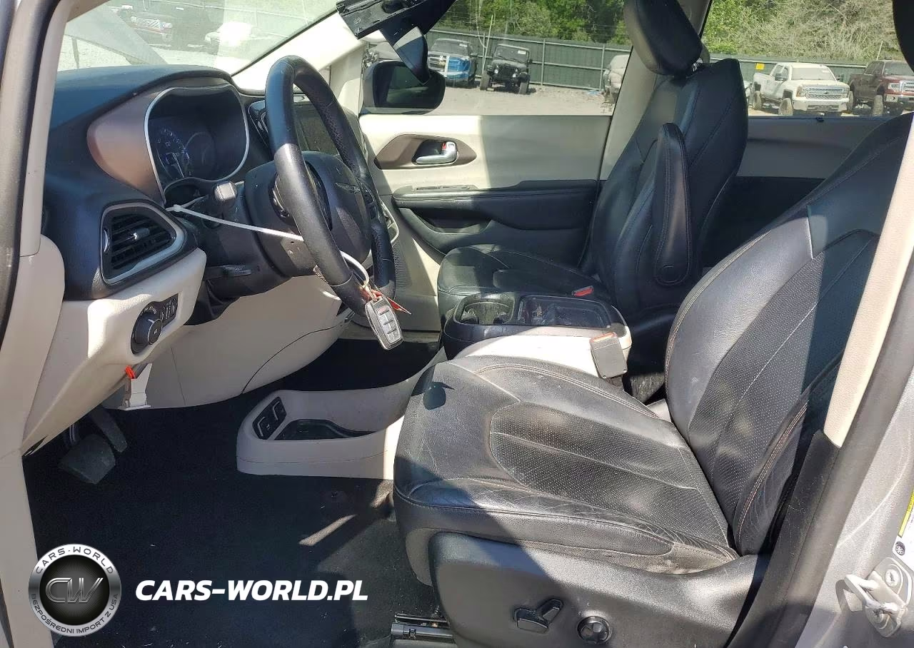 2018 Chrysler Pacifica Touring L VIN:2C4RC1BG9JR269457 - 7