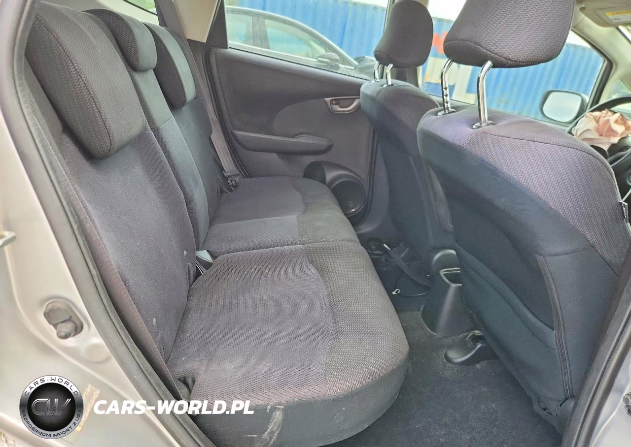 2013 Honda Fit Sport VIN:JHMGE8H51DC066669 - 10