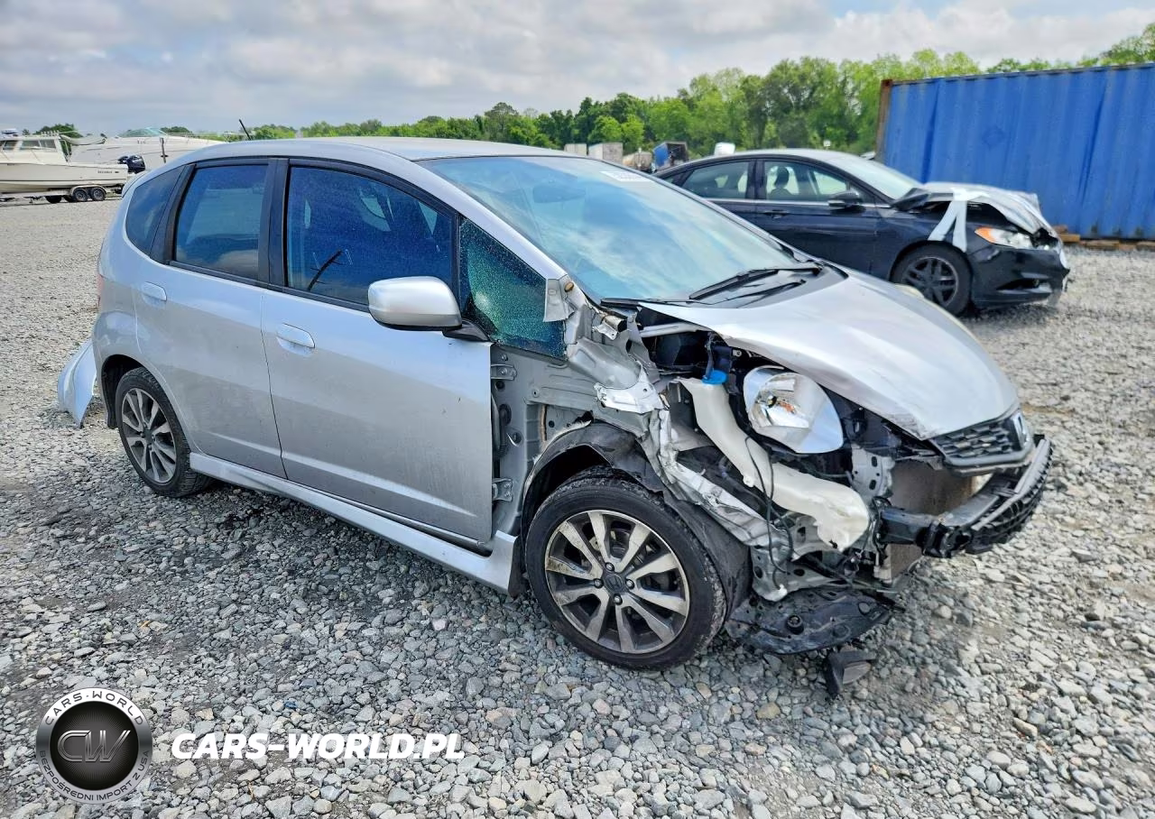 2013 Honda Fit Sport VIN:JHMGE8H51DC066669 - 4