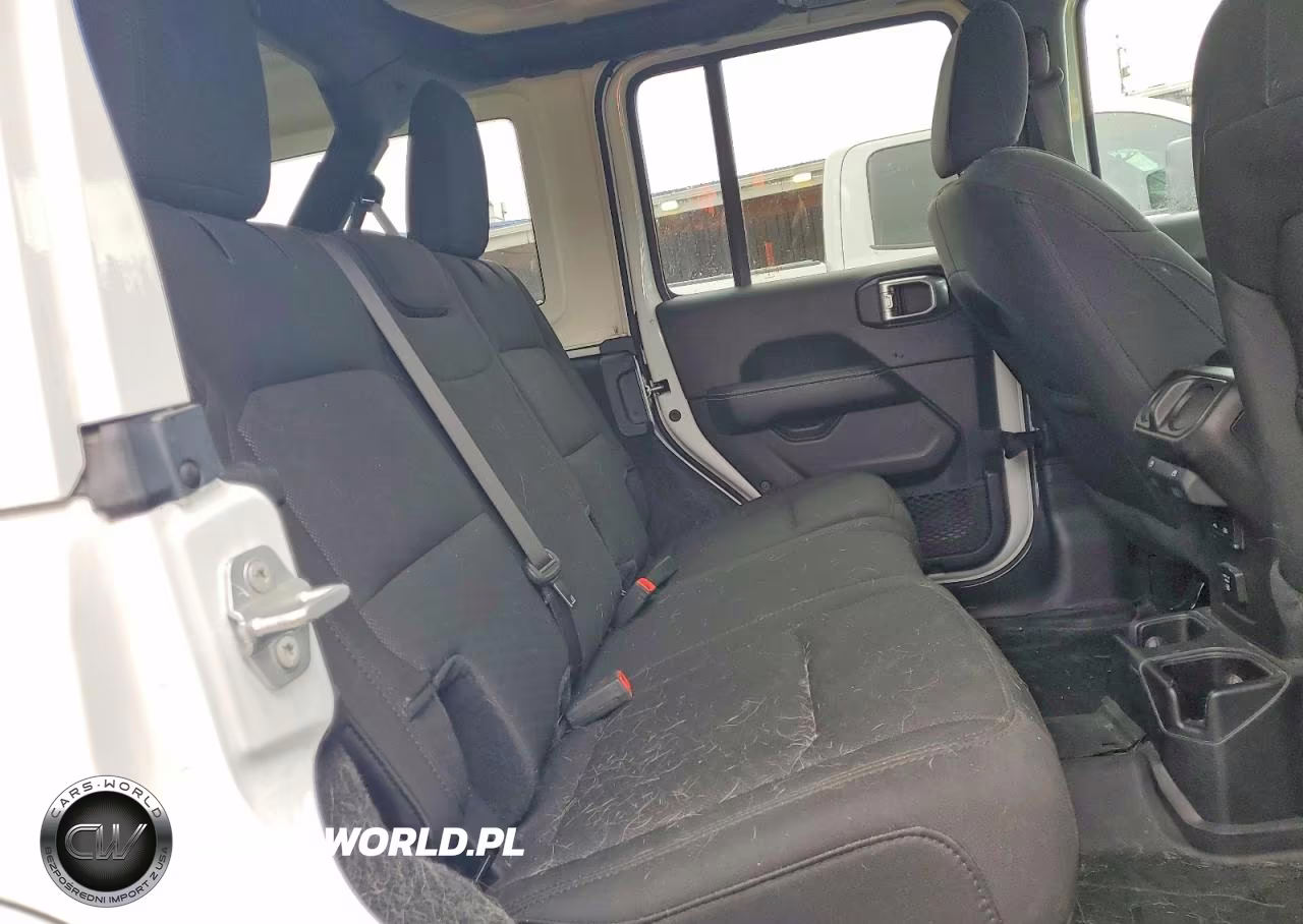 2020 Jeep Wrangler Unlimited Sahara VIN:1C4HJXEN5LW245942 - 11