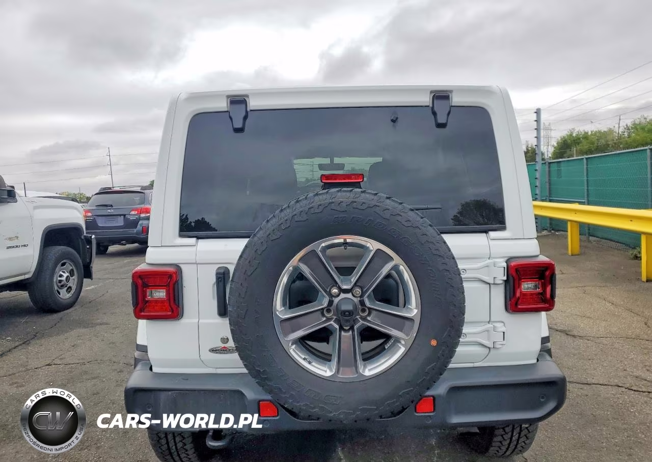 2020 Jeep Wrangler Unlimited Sahara VIN:1C4HJXEN5LW245942 - 6