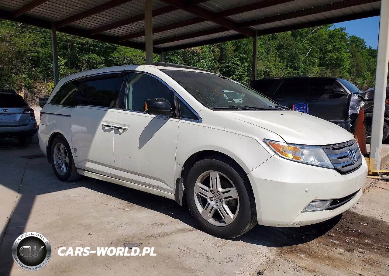 2013 Honda Odyssey Touring VIN:5FNRL5H90DB008959 - 4