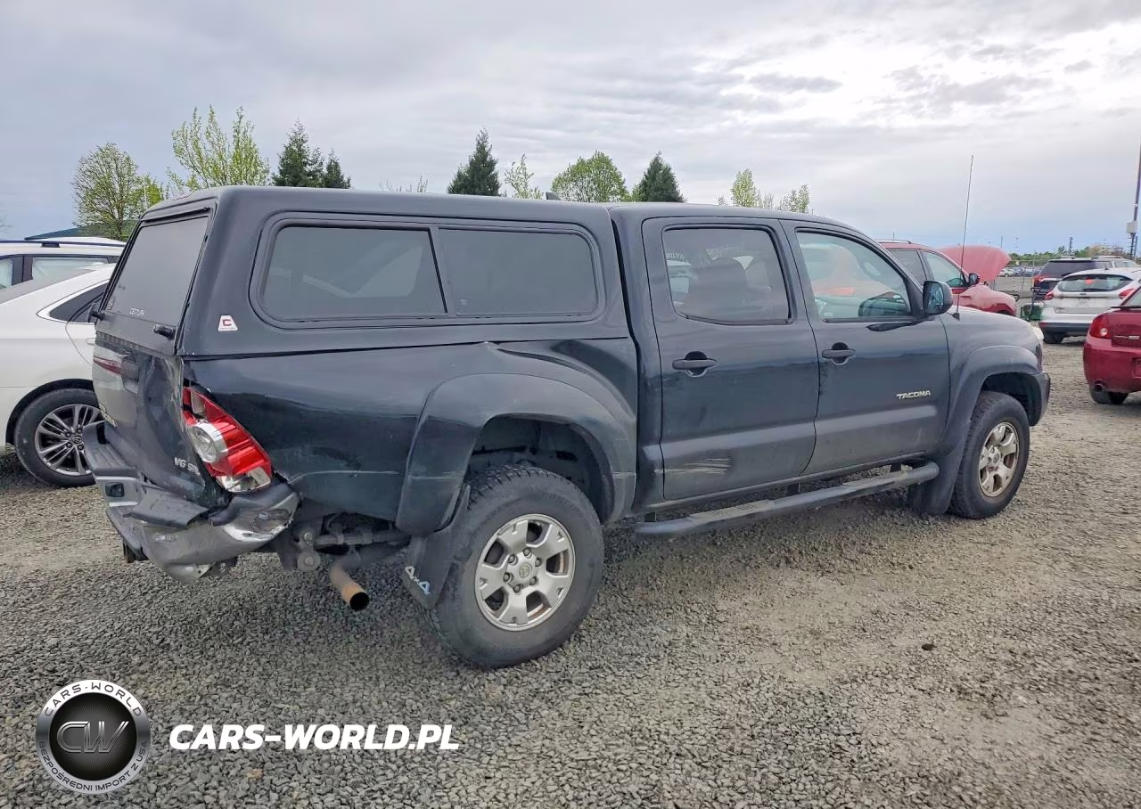 2015 Toyota Tacoma V6 VIN:3TMLU4EN1FM188742 - 3